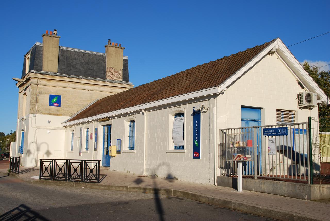 Hotel Dg Méry-sur-Oise Buitenkant foto